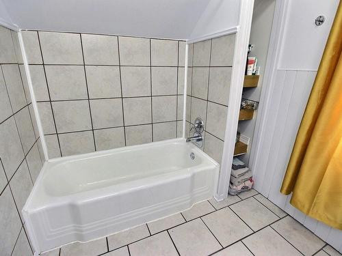 Salle de bains - 612  - 614 Av. Létourneau, Amos, QC - Indoor Photo Showing Bathroom