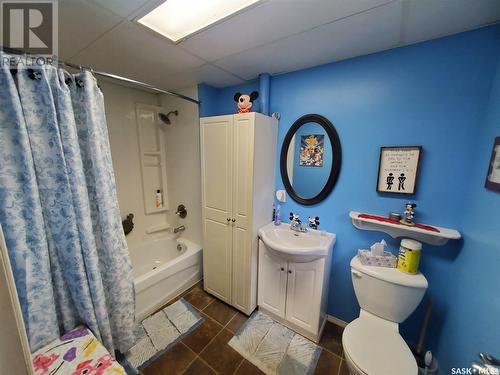 38 Warren Street, Redvers, SK - Indoor Photo Showing Bathroom