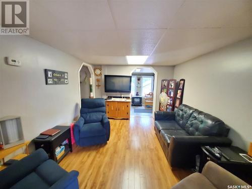 38 Warren Street, Redvers, SK - Indoor Photo Showing Living Room