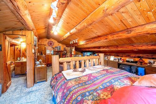 6542 Morrissey Road, Elk Valley, BC - Indoor Photo Showing Bedroom