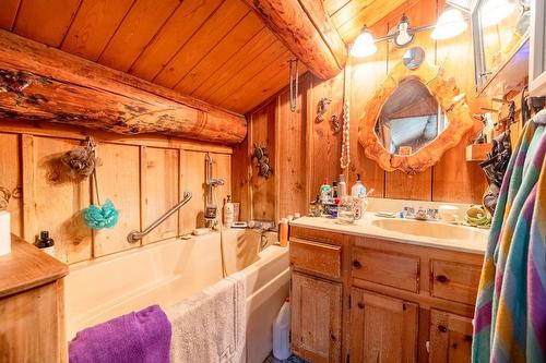 6542 Morrissey Road, Elk Valley, BC - Indoor Photo Showing Bathroom