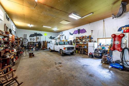 6542 Morrissey Road, Elk Valley, BC - Indoor Photo Showing Garage