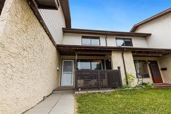 12 Ranchlands Place NW  Calgary, AB T3G 1S5