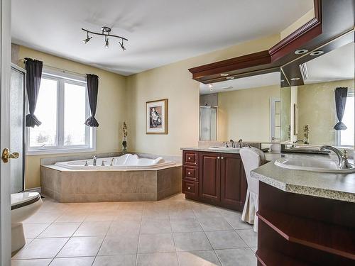 Ensuite bathroom - 7655 Rue Liege, Brossard, QC - Indoor Photo Showing Bathroom