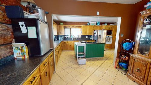 3549 Silver Spring Drive, Cranbrook, BC - Indoor Photo Showing Kitchen