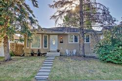 275 Doverview Crescent SE  Calgary, AB T2B 1Y7