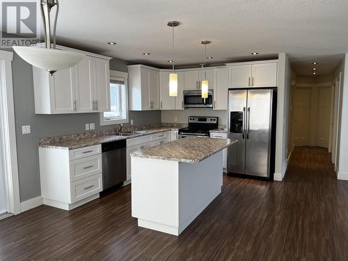 10923 105 Avenue, Fort St. John, BC - Indoor Photo Showing Kitchen With Upgraded Kitchen