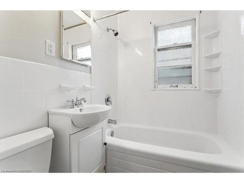 2432 First Street, Burlington, ON - Indoor Photo Showing Bathroom