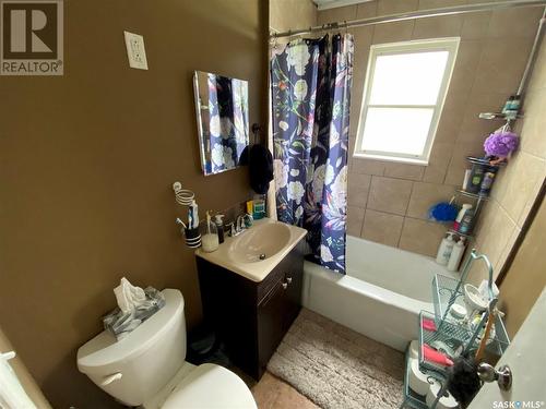 214 3Rd Avenue W, Watrous, SK - Indoor Photo Showing Bathroom