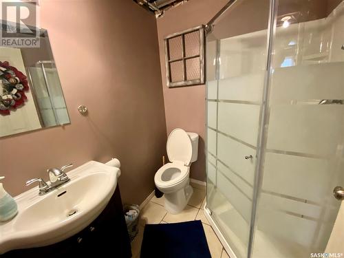 214 3Rd Avenue W, Watrous, SK - Indoor Photo Showing Bathroom