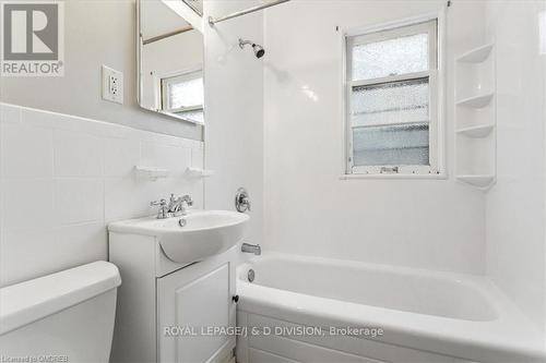 2432 First St, Burlington, ON - Indoor Photo Showing Bathroom