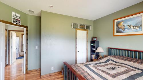 7229 Highway 3/93, Cranbrook, BC - Indoor Photo Showing Bedroom