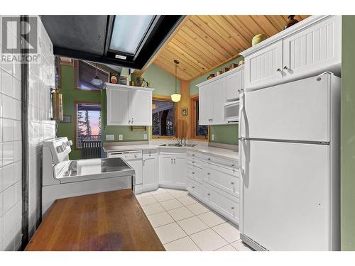 6395 Whiskey Jack Road, Big White, BC - Indoor Photo Showing Kitchen With Double Sink