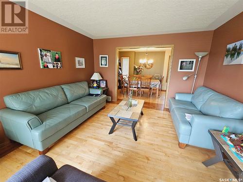 611 Colonel Otter Drive, Swift Current, SK - Indoor Photo Showing Living Room