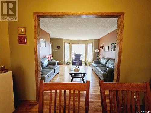611 Colonel Otter Drive, Swift Current, SK - Indoor Photo Showing Living Room