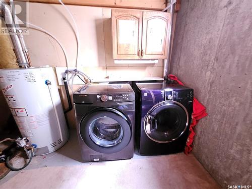 611 Colonel Otter Drive, Swift Current, SK - Indoor Photo Showing Laundry Room