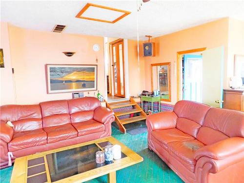 1475 Lakeshore Road, Selkirk, ON - Indoor Photo Showing Living Room