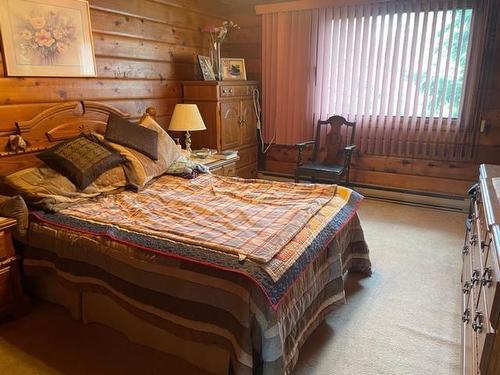 4007 Gadsby Road, Ta Ta Creek, BC - Indoor Photo Showing Bedroom