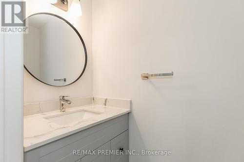 273 Anne St N, Barrie, ON - Indoor Photo Showing Bathroom