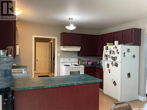 521 Tiverton Avenue, Torquay, SK - Indoor Photo Showing Kitchen