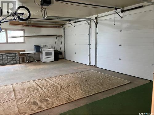 521 Tiverton Avenue, Torquay, SK - Indoor Photo Showing Garage