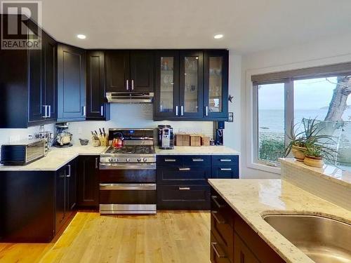 3311 Atrevida Road, Powell River, BC - Indoor Photo Showing Kitchen