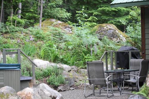 7853 Roder, Fauquier, BC - Outdoor With Deck Patio Veranda