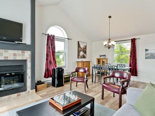 Salon - 411-2356 Place Du Village, Magog, QC - Indoor Photo Showing Living Room With Fireplace