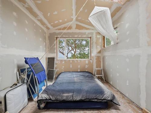 13 Windham Rd, Lasqueti Island, BC - Indoor Photo Showing Bedroom