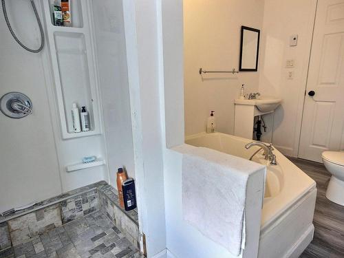 Bathroom - 230 Rue Taschereau O., Rouyn-Noranda, QC - Indoor Photo Showing Bathroom