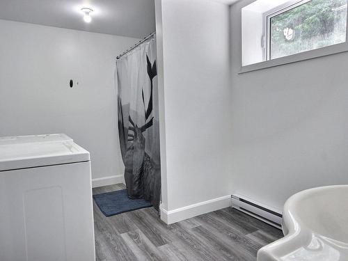 Bathroom - 230 Rue Taschereau O., Rouyn-Noranda, QC - Indoor Photo Showing Laundry Room