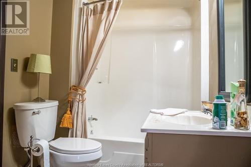 49 Talbot Road West, Wheatley, ON - Indoor Photo Showing Bathroom