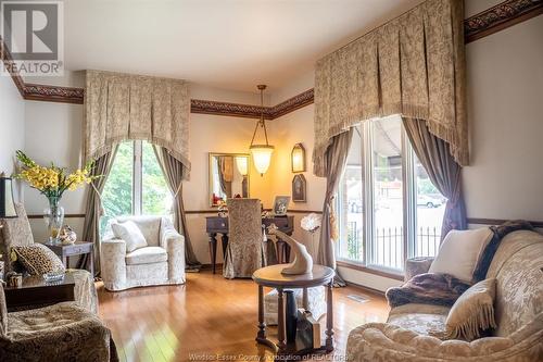 49 Talbot Road West, Wheatley, ON - Indoor Photo Showing Living Room