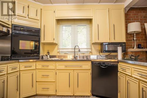 49 Talbot Road West, Wheatley, ON - Indoor Photo Showing Kitchen