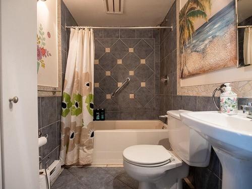 Salle de bains - 16 Ch. De La Chute, Chute-Saint-Philippe, QC - Indoor Photo Showing Bathroom