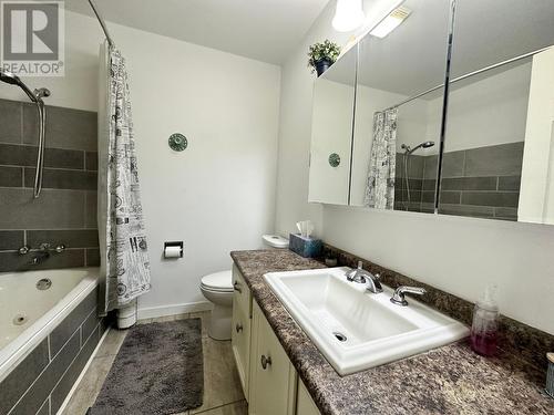 9057 225 Road, Dawson Creek, BC - Indoor Photo Showing Bathroom