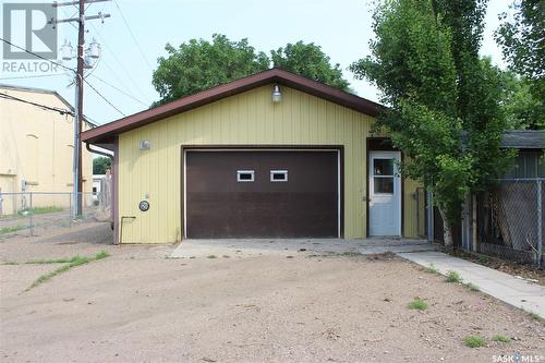 365 1St Street E, Shaunavon, SK - Outdoor With Exterior