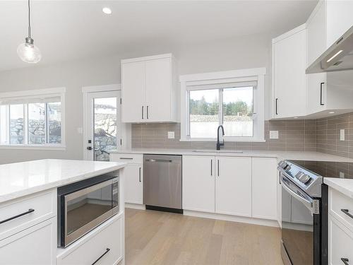 2637 Mica Pl, Langford, BC - Indoor Photo Showing Kitchen With Stainless Steel Kitchen With Upgraded Kitchen