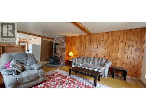 2335 Mackenzie 20 Highway, Bella Coola, BC - Indoor Photo Showing Living Room