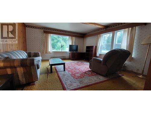 2335 Mackenzie 20 Highway, Bella Coola, BC - Indoor Photo Showing Living Room