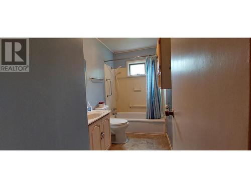 2335 Mackenzie 20 Highway, Bella Coola, BC - Indoor Photo Showing Bathroom
