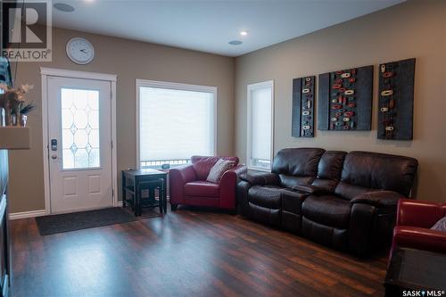 678 Lehrer Crescent, Saskatoon, SK - Indoor Photo Showing Living Room