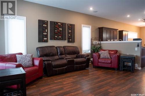 678 Lehrer Crescent, Saskatoon, SK - Indoor Photo Showing Living Room
