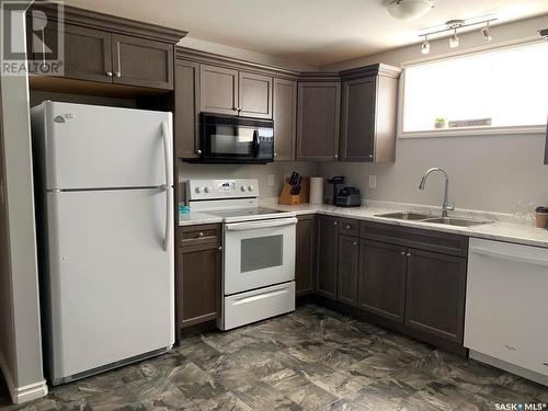 678 Lehrer Crescent, Saskatoon, SK - Indoor Photo Showing Kitchen With Double Sink