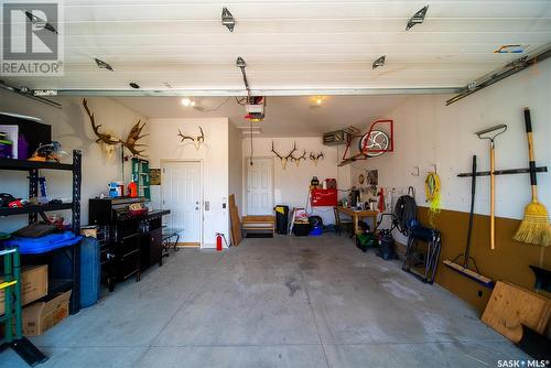 678 Lehrer Crescent, Saskatoon, SK - Indoor Photo Showing Garage