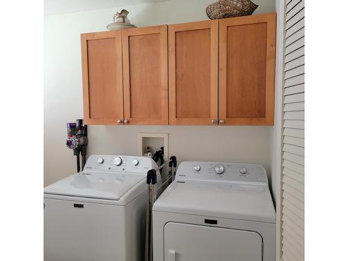 436 Bayview Road, Nakusp, BC - Indoor Photo Showing Laundry Room