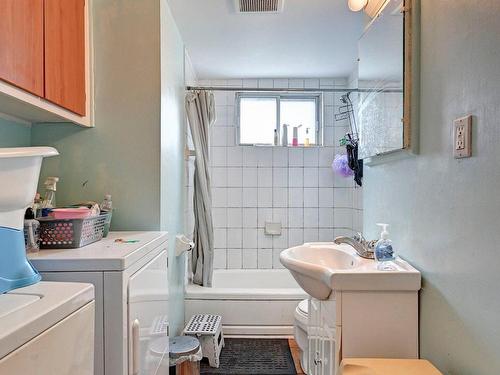 Bathroom - 12405  - 12409 Av. Fortin, Montréal (Montréal-Nord), QC - Indoor Photo Showing Laundry Room