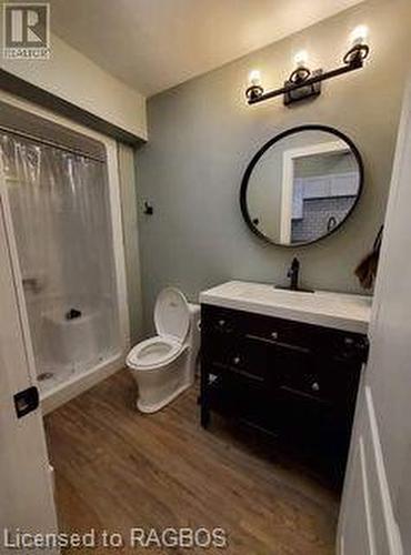 1 Bedroom Bachelor Unit - 326 Jackson Street, Walkerton, ON - Indoor Photo Showing Bathroom