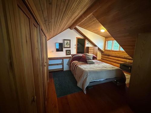 4754 Twin Bays Rd, Kaslo, BC - Indoor Photo Showing Bedroom