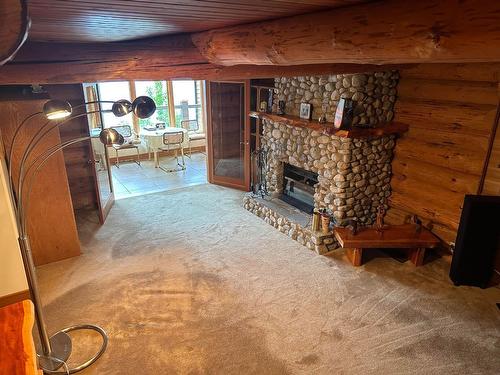 4754 Twin Bays Rd, Kaslo, BC - Indoor With Fireplace